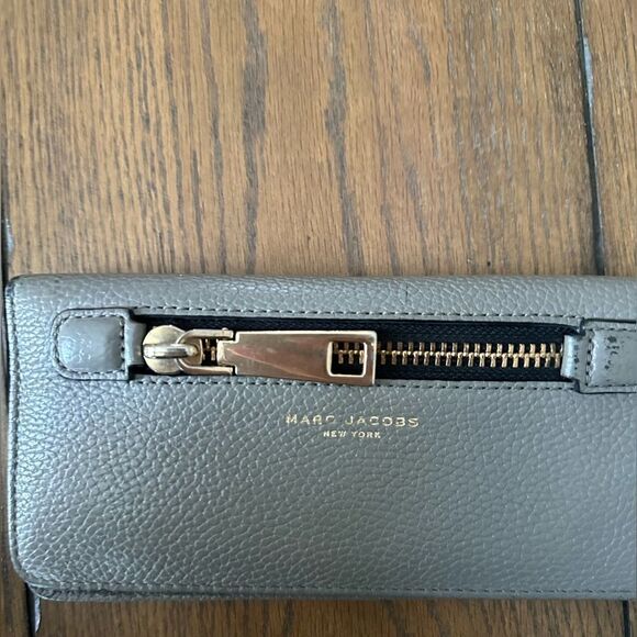 Marc Jacobs Gotham Leather Wallet - Picture 2 of 15